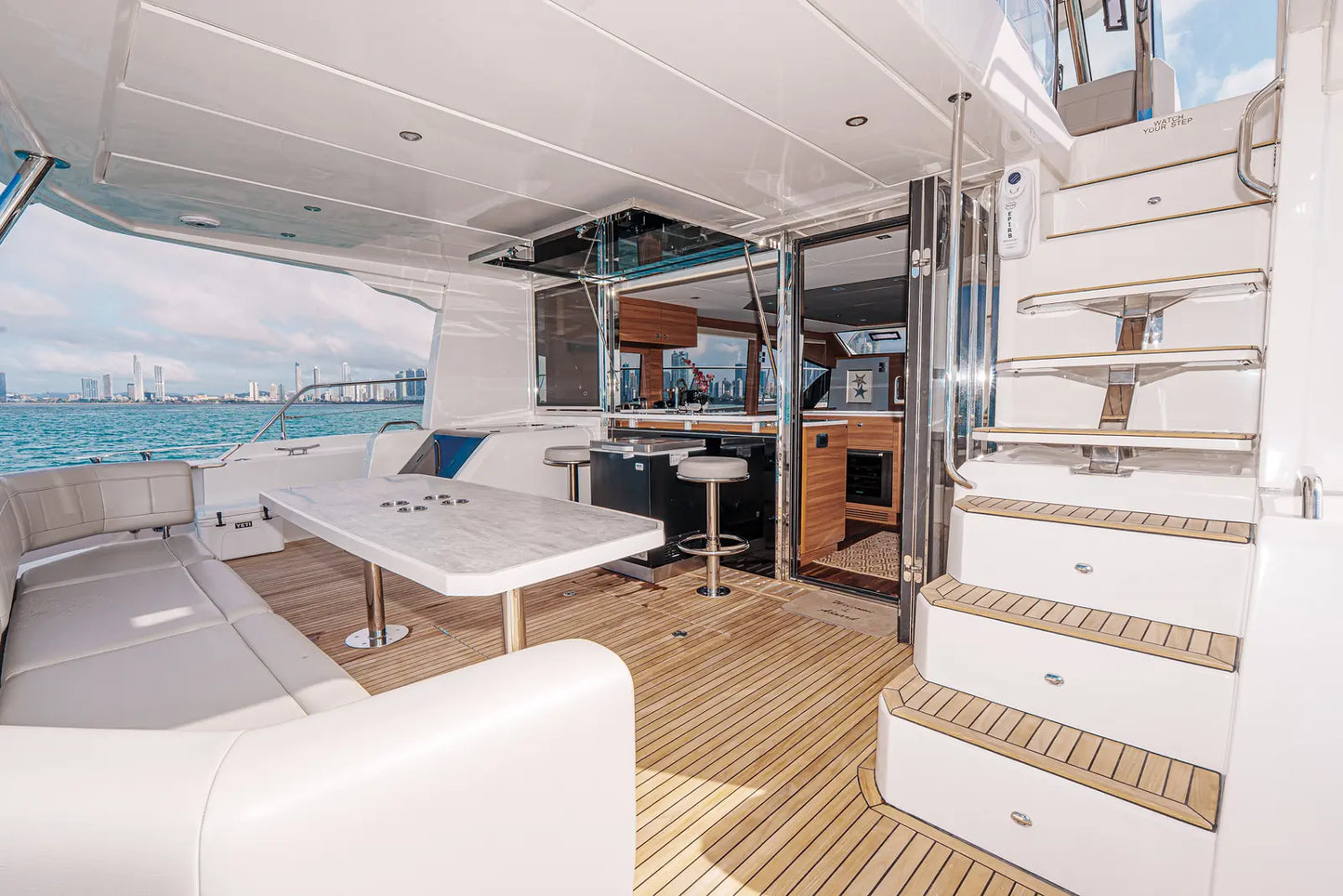 Catamarán 54' Aquila