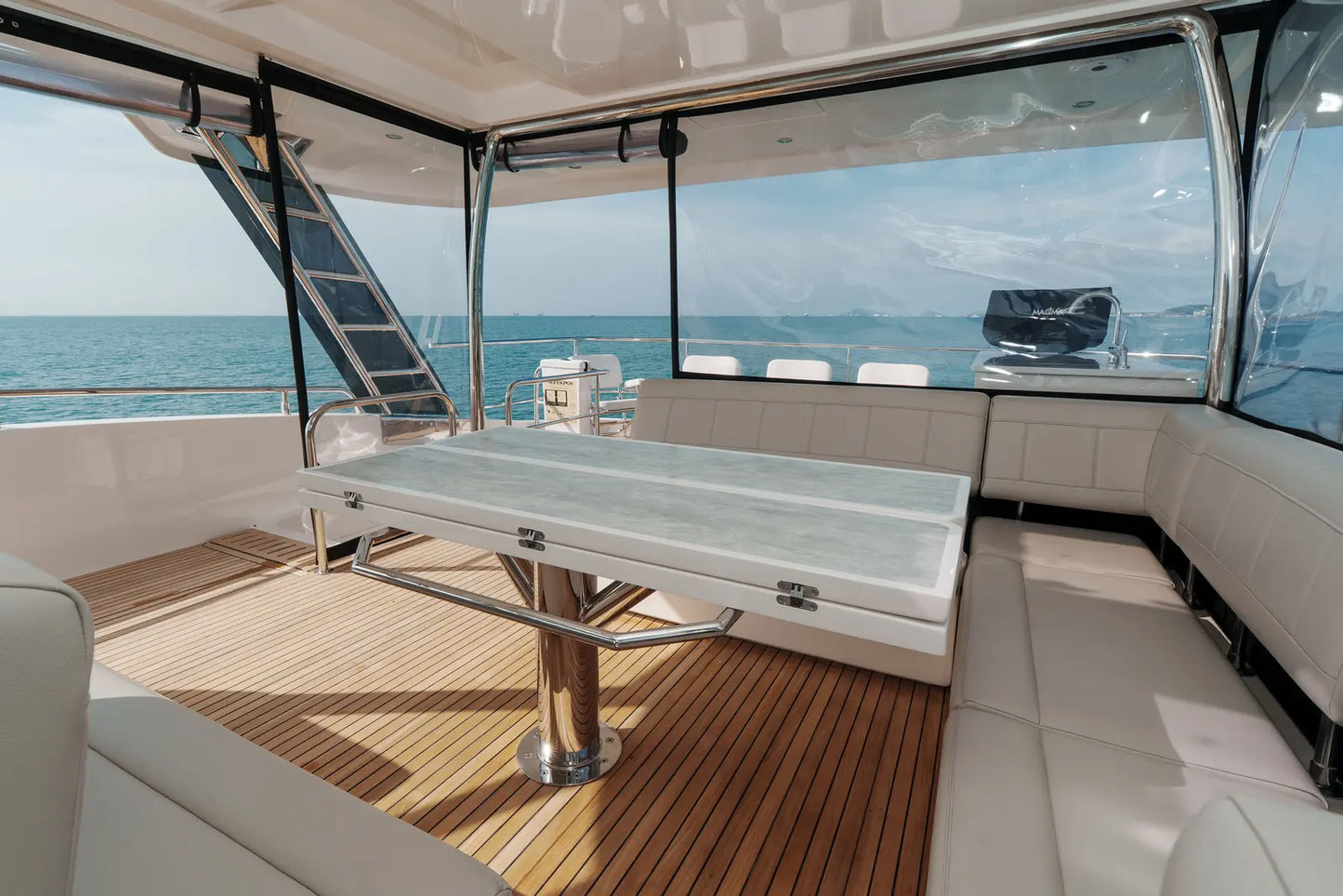 Catamarán 54' Aquila