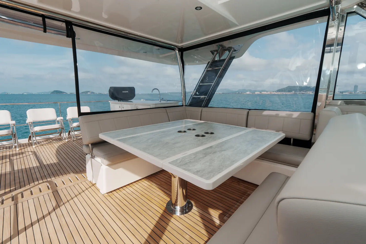 Catamarán 54' Aquila