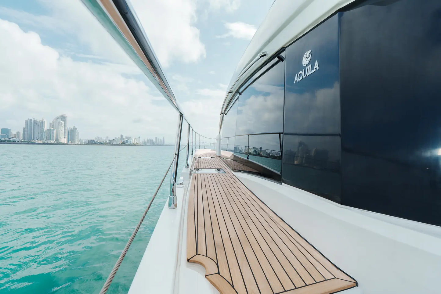 Catamarán 54' Aquila