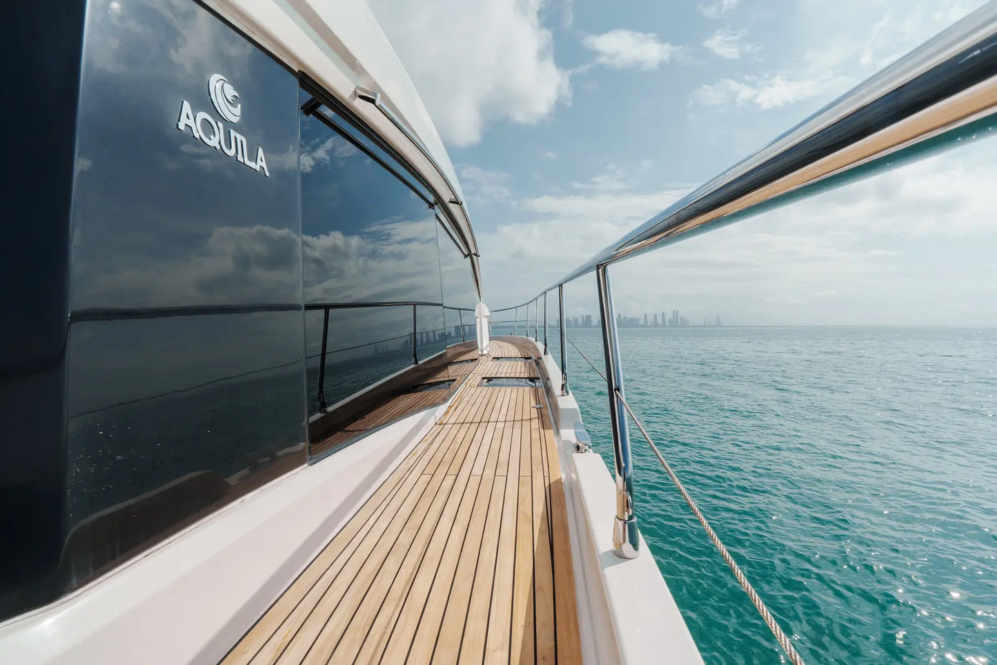 Catamarán 54' Aquila