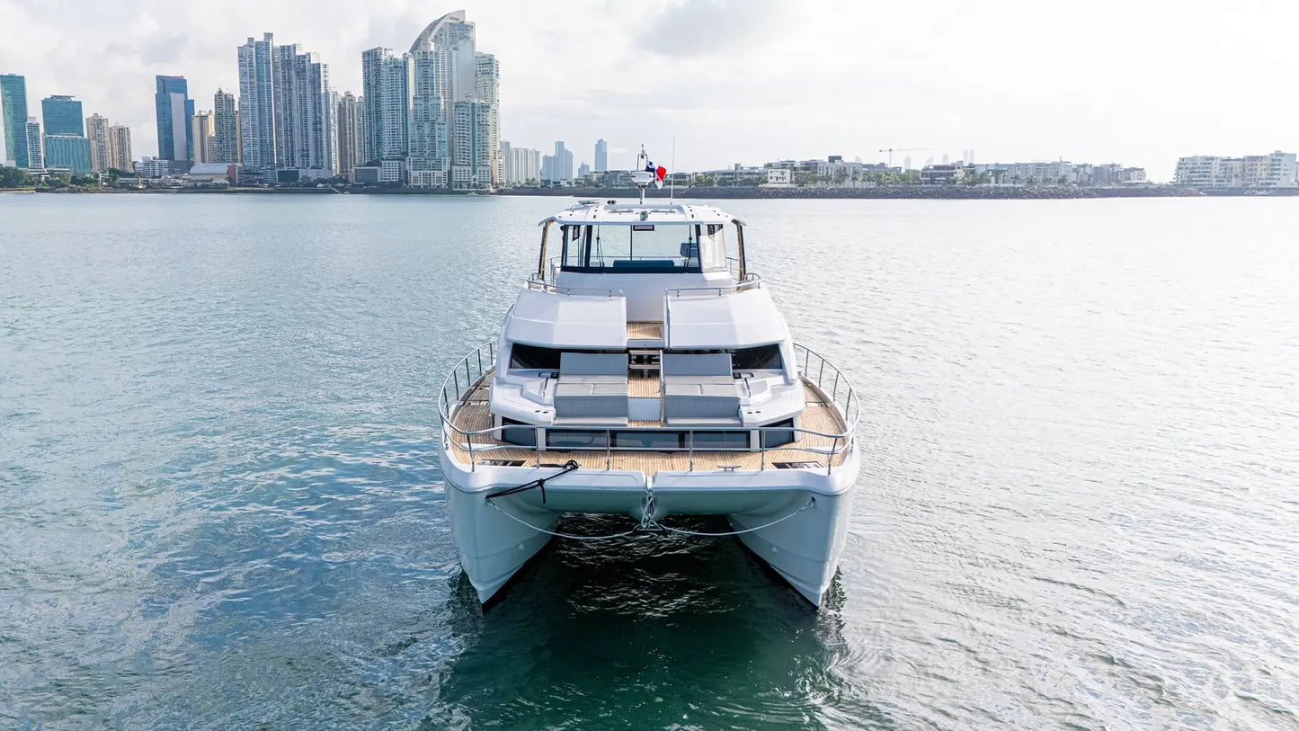Catamarán 54' Aquila