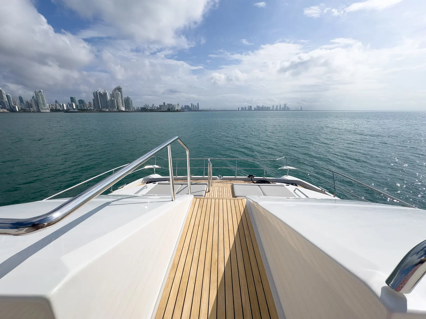 Catamarán 54' Aquila