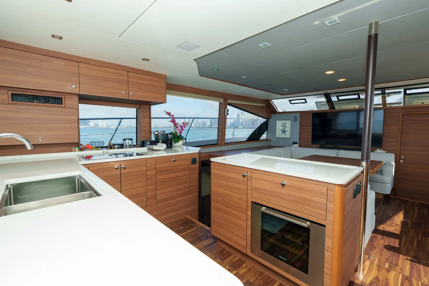 Catamarán 54' Aquila
