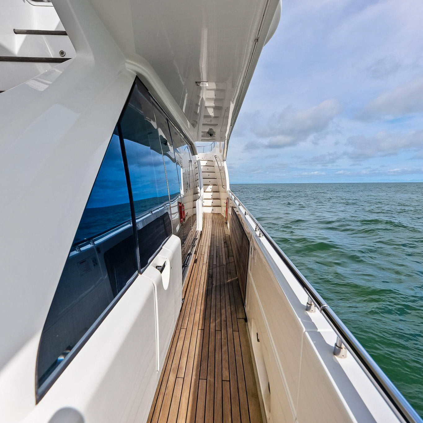 Yate de Lujo 100' Ferretti