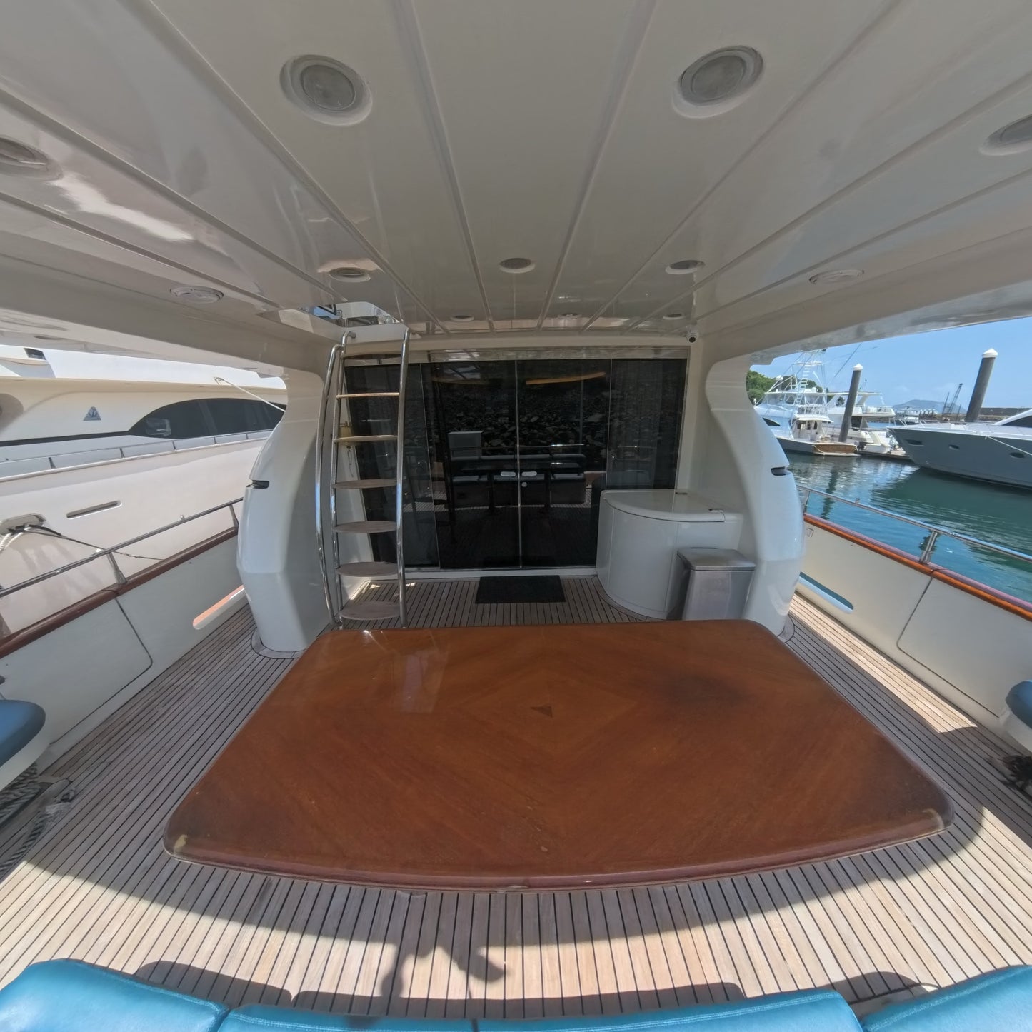 Yate 70' Azimut