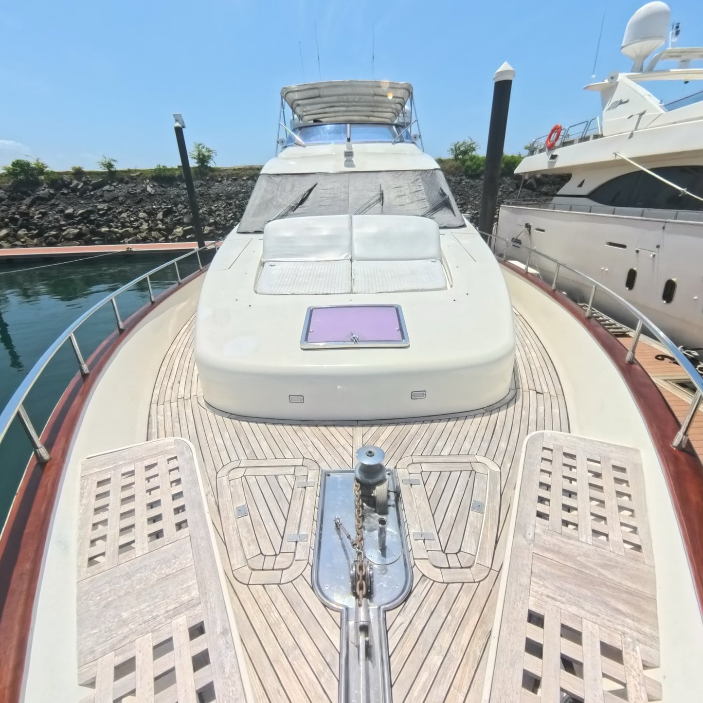Yate 70' Azimut