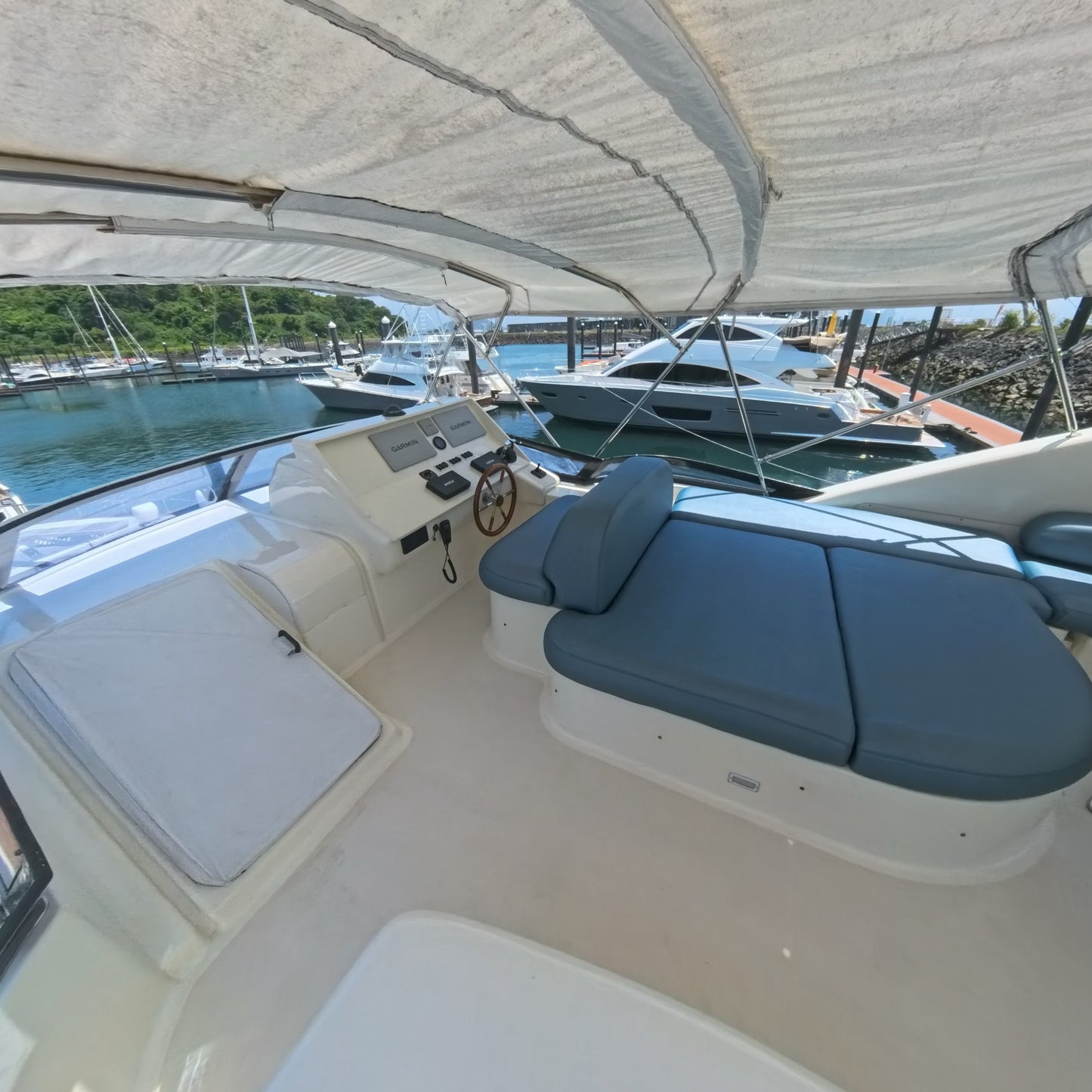 Yate 70' Azimut