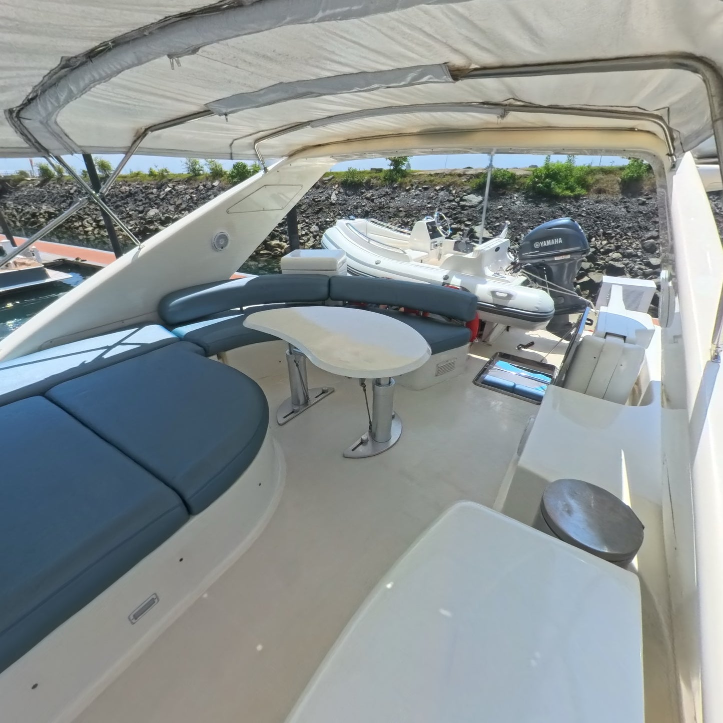 Yate 70' Azimut