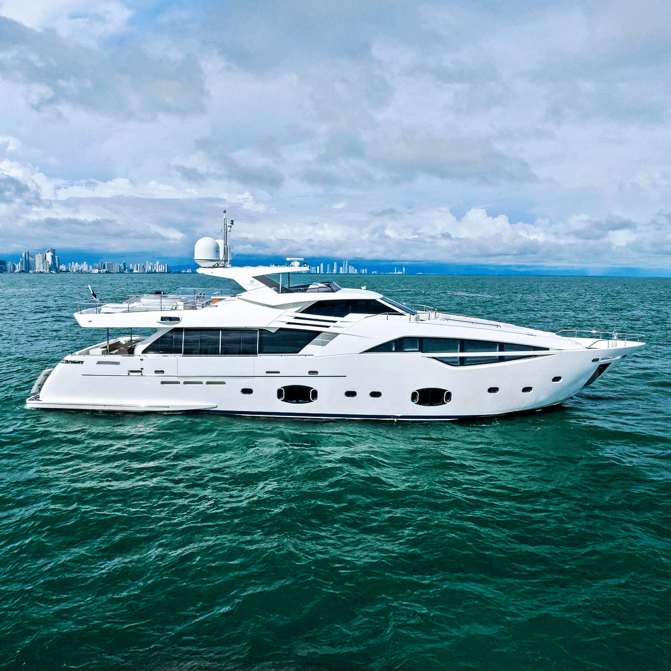 Yate de Lujo 100' Ferretti