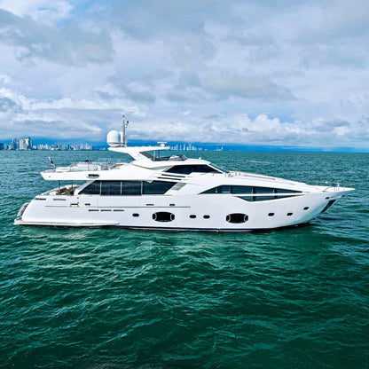 Yate de Lujo 100' Ferretti