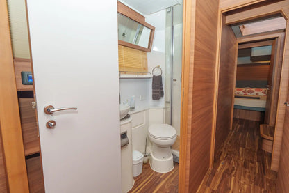 Catamarán 54' Aquila